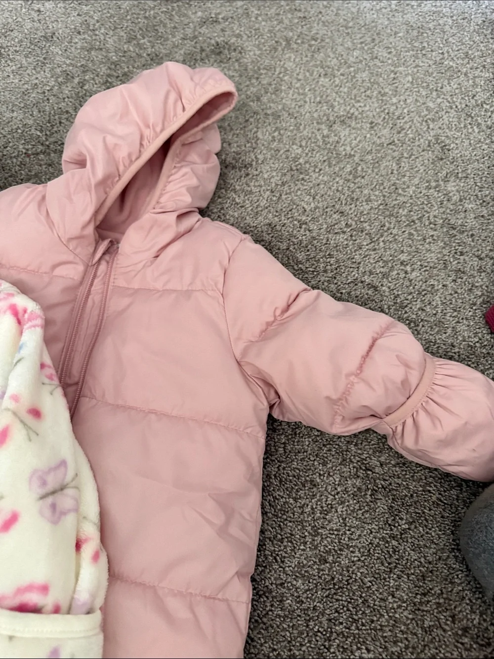 Size 6 months one piece snow/winter suits